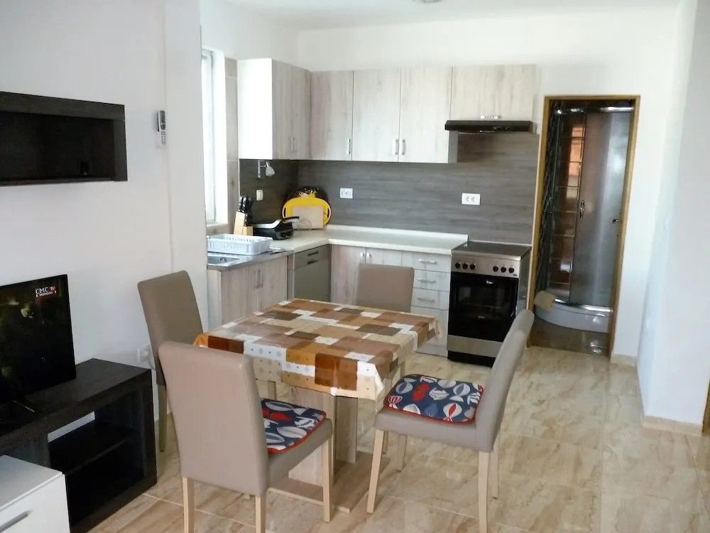 Apartments Tisa-with Seaview