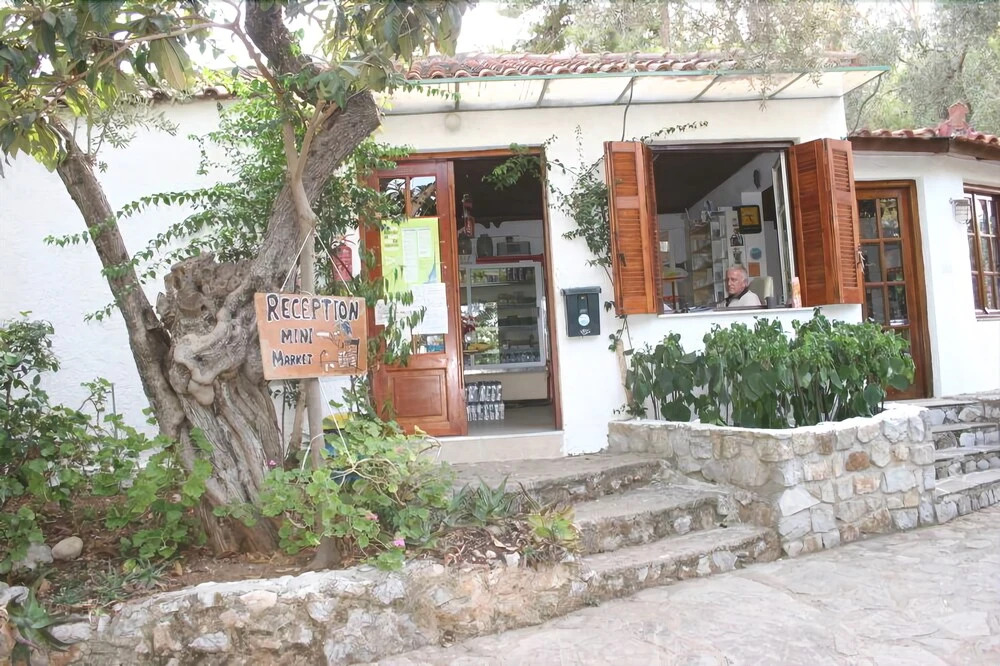 Mouria Pension