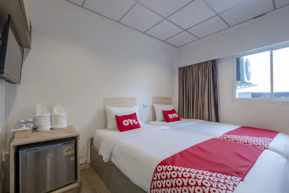 OYO 982 Charurat Suite​