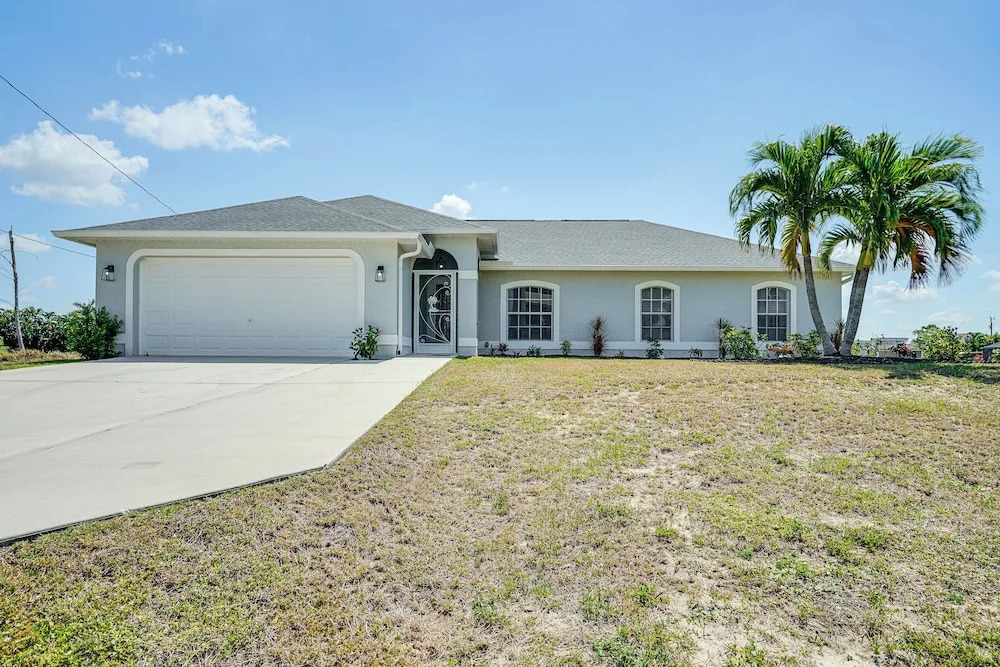 Heated Pool, 1 Mi to Golf! Cape Coral Canal Escape