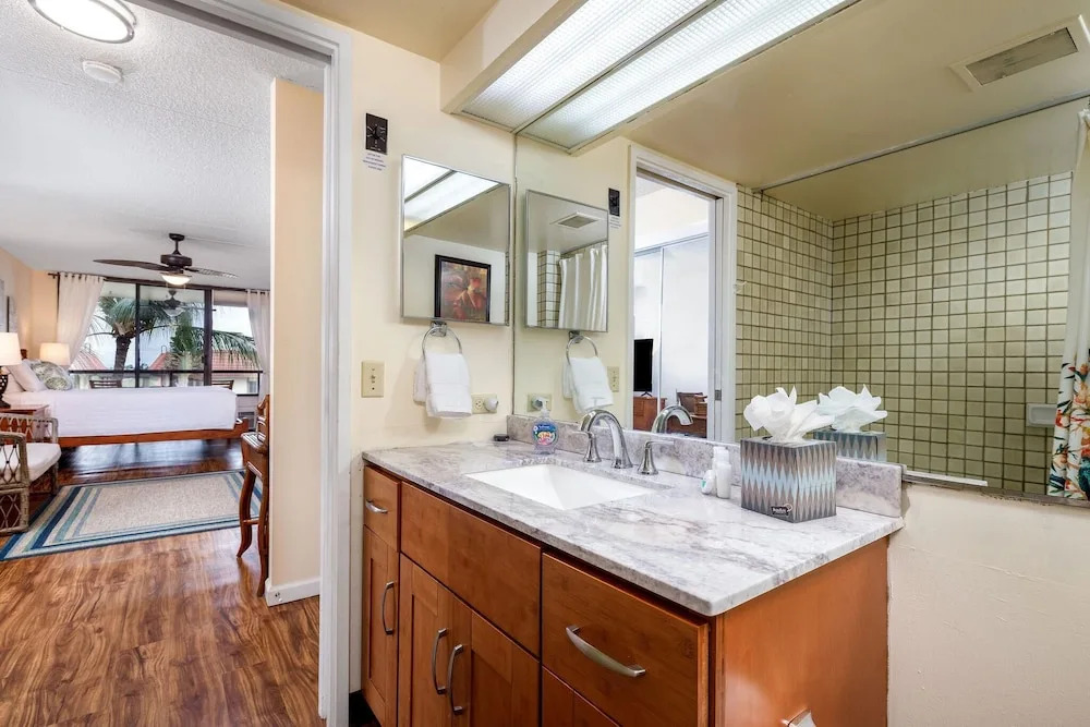 Kona Pacific C618 Top fl Seaview With ac, Elevator