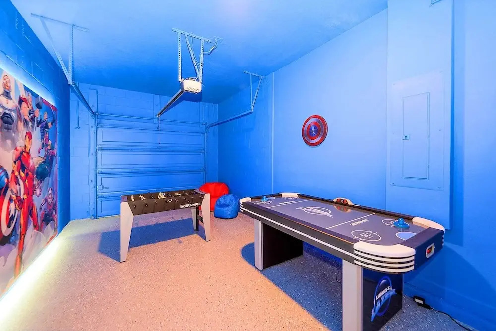 Family-friendly Villa w Pool, Hot Tub & Games Room