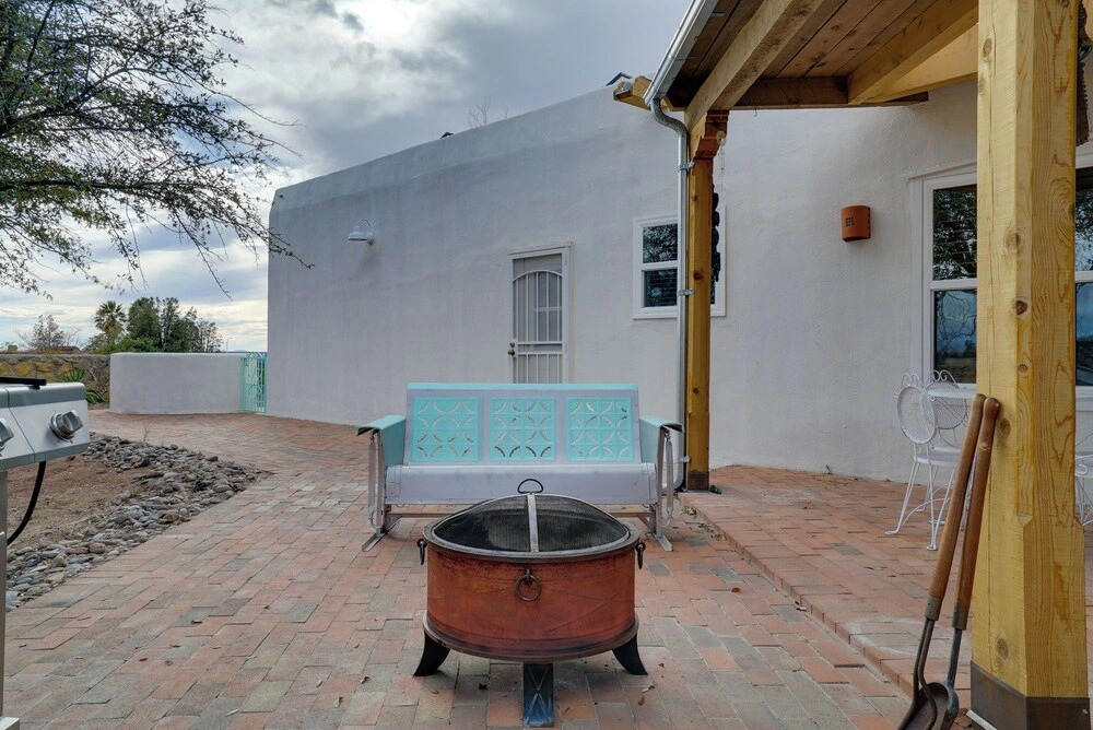 Las Cruces Home La Casa Blanca w/ Courtyard
