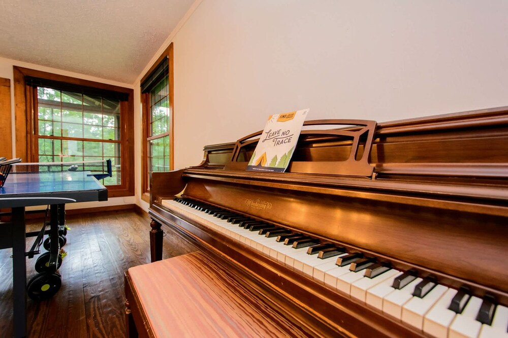 Spacious 6BR Compound w Fire Pit 15 Min to Town