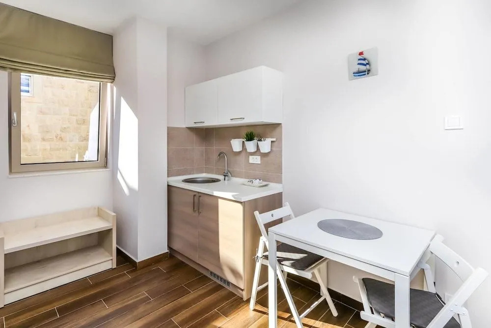 Apartments Maestral