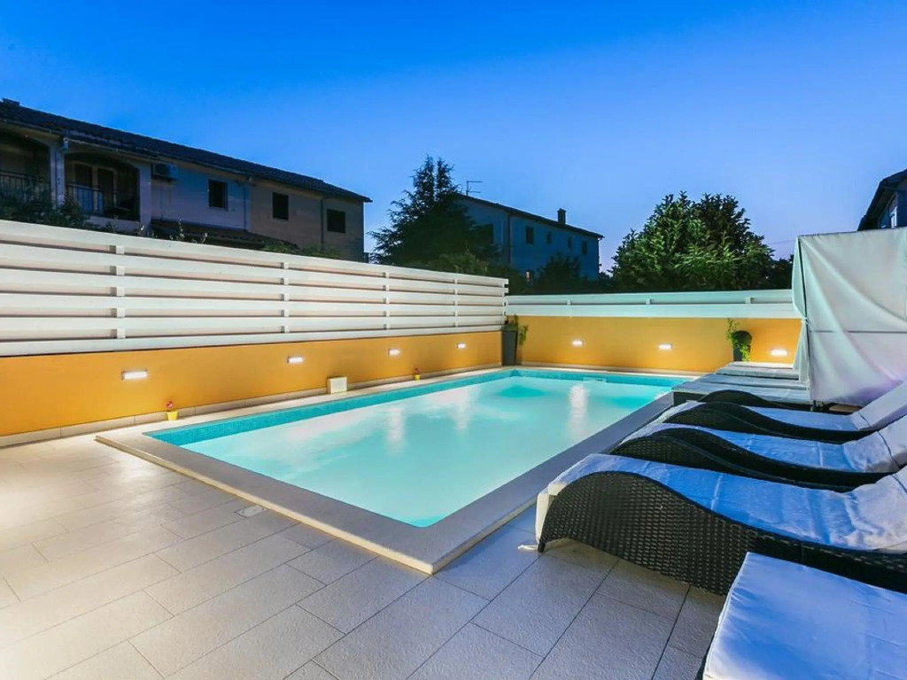 Holiday house with heated pool for up to 12 people near the sea