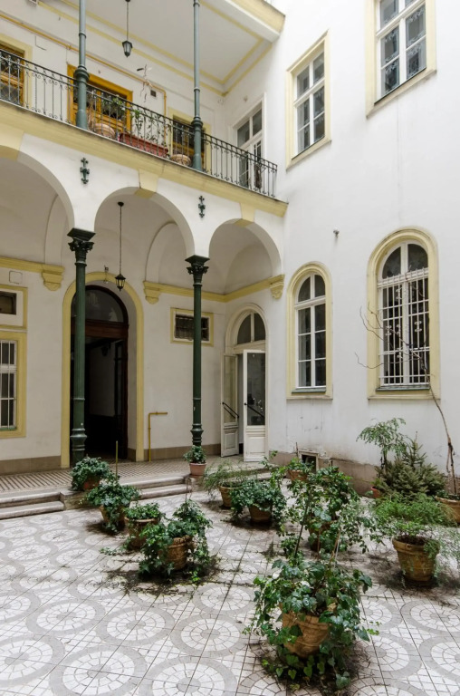 Opera Luxury Studio Apartment