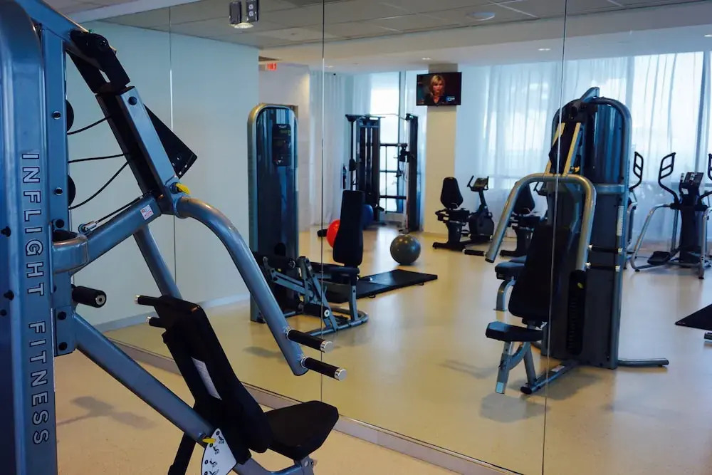 High Rise 2 Bedroom apartment in a Great location 2 Apts by RedAwning