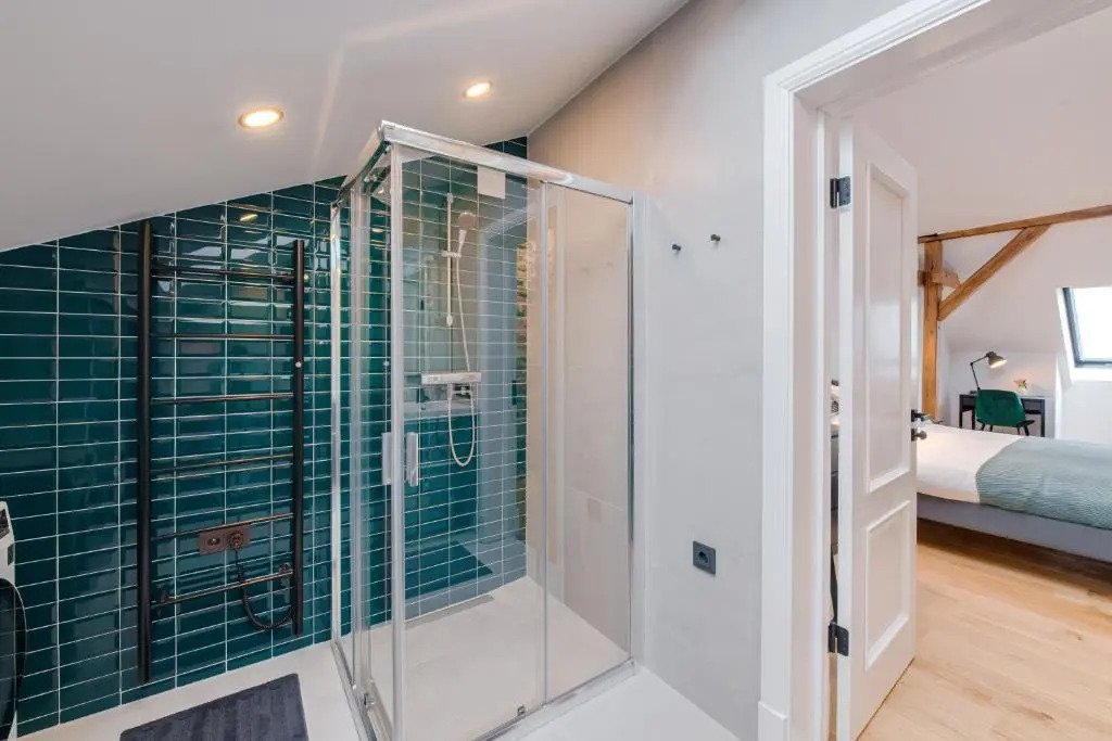 Big Design Apt - Sleeps 12 - Best Location