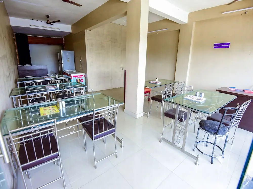 OYO Flagship 13585 Hotel Delight