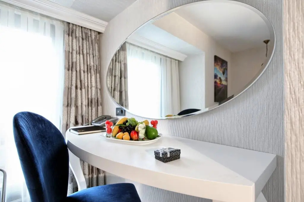 Demonti Hotel