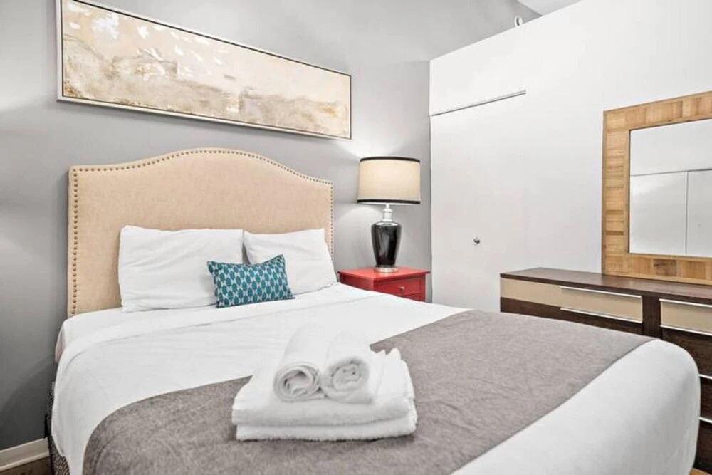 Old Montreal Street View 2BR Loft Hotel