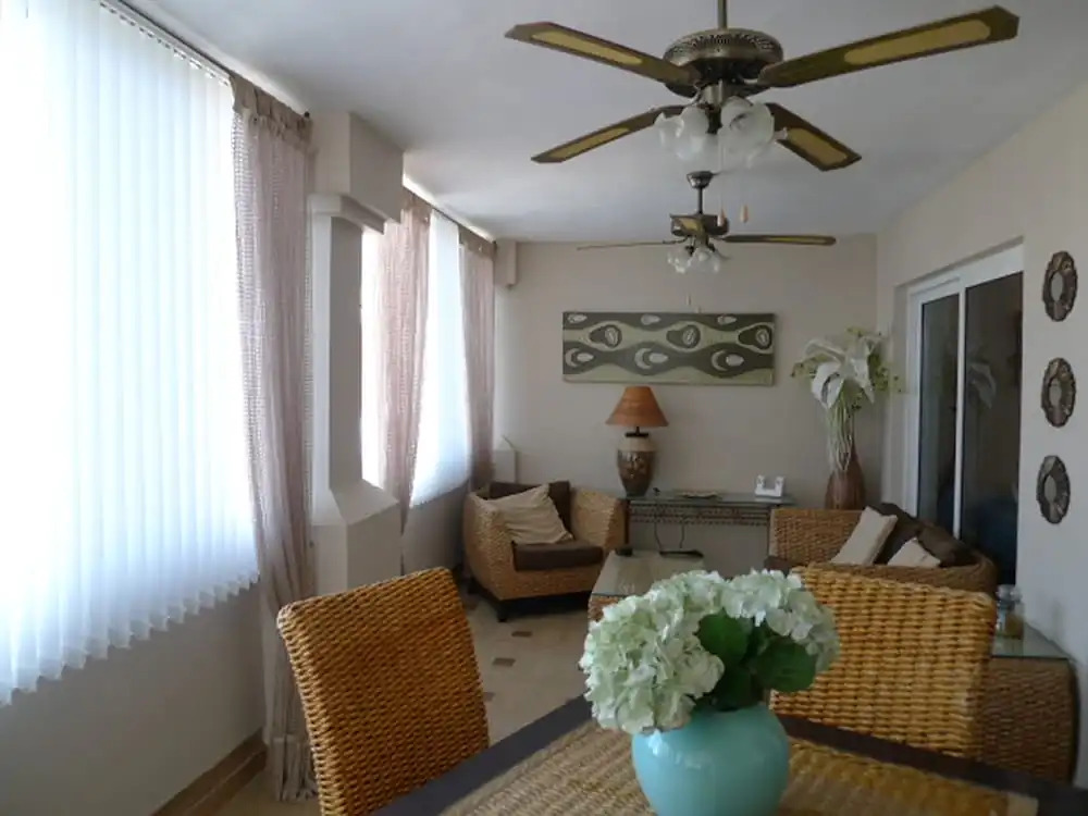 Beautiful 3 bed 2 Bath Penthouse Free Wifi & Parking, A/c, Fantastic sea Views