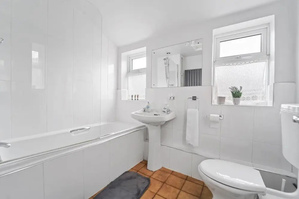 Beautiful 4 Bed House - Great Central Location - Wolverhampton