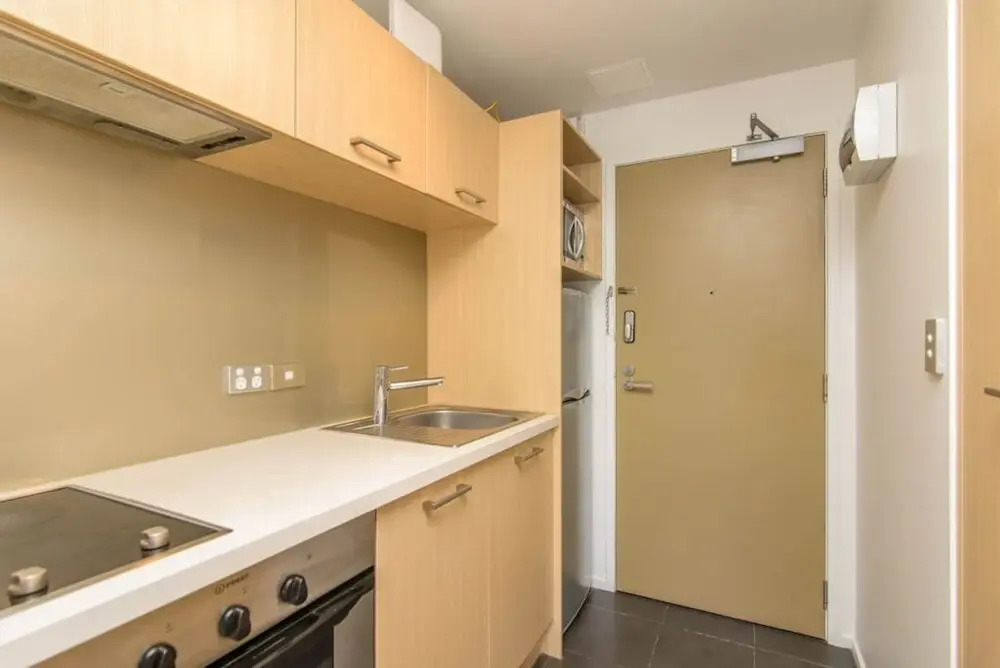 Modern 2 Bedroom Apartment in the CBD