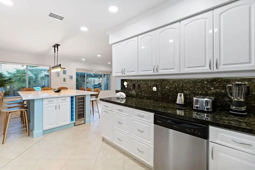 Walking from the beach 3Br Villa