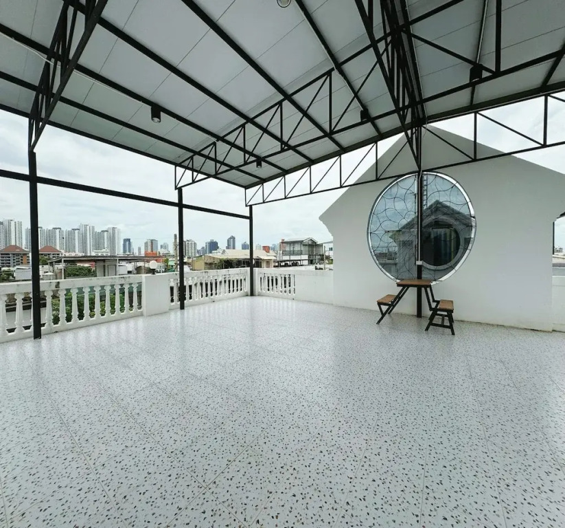 Sukhum Huai Khwang Guest House