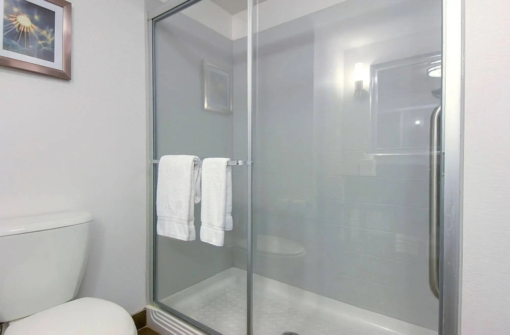 Holiday Inn Express & Suites Carlsbad Beach by IHG