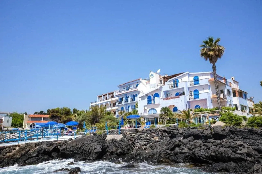 Kalos Hotel