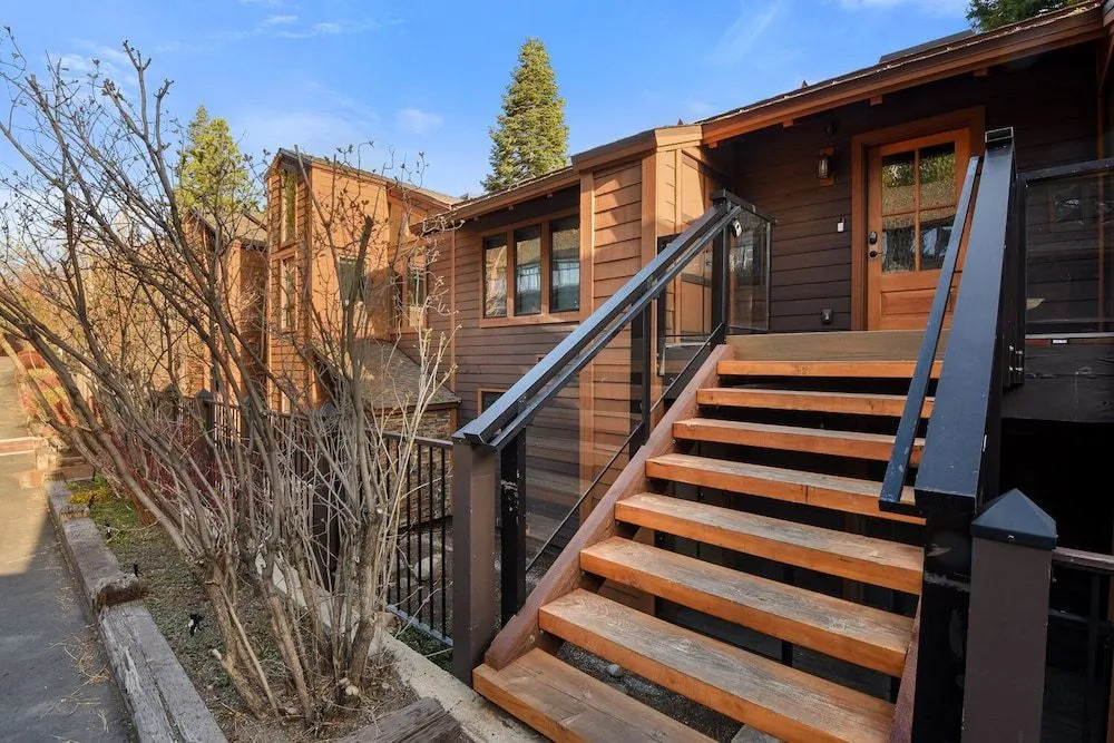 Lakefront Luxury