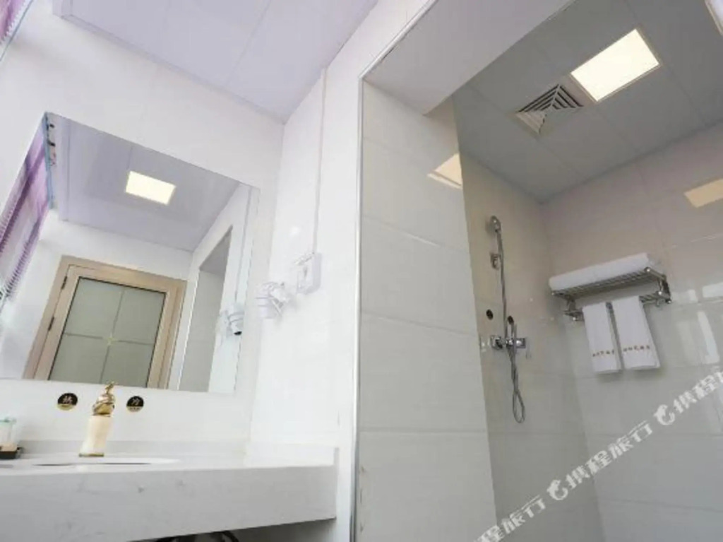 Wuhan Good Time Hotel (Tianhe Airport Hengdian Subway Station)