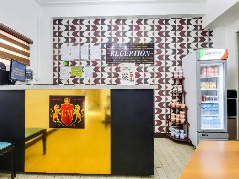 895 Golden Majestic Pension Inn