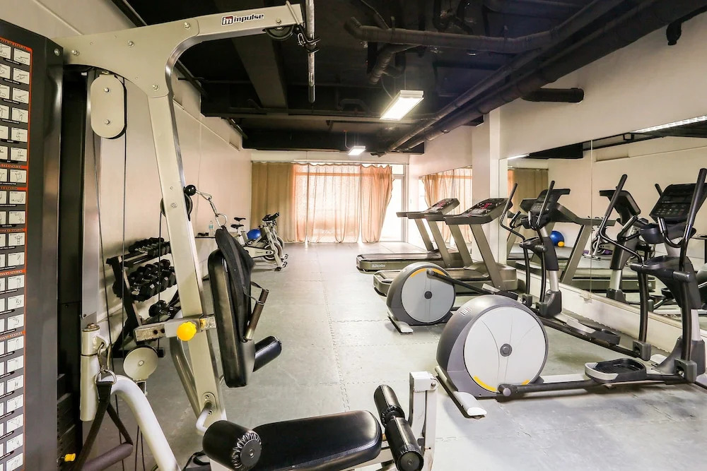 OYO 215 Sunshine City Suites