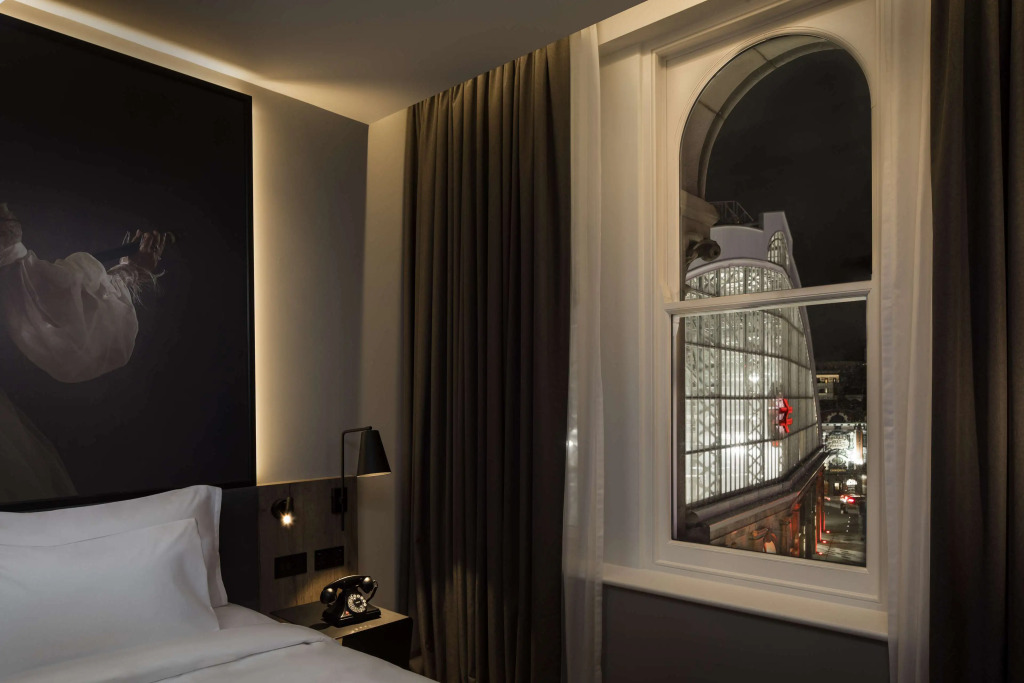 Radisson RED Hotel, Liverpool