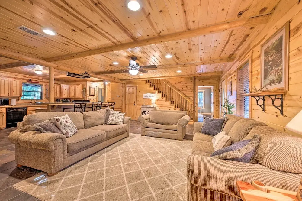 Broken Bow Retreat on 2 Acres w/ Hot Tub & Deck!