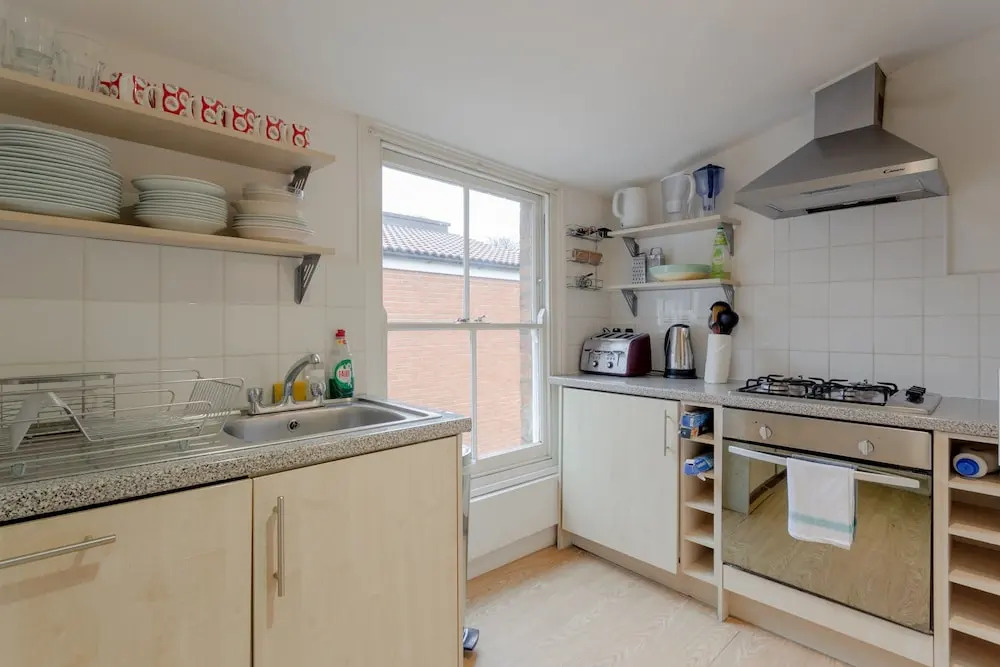 Lovely, Bright 3 Bed with Large Bedrooms