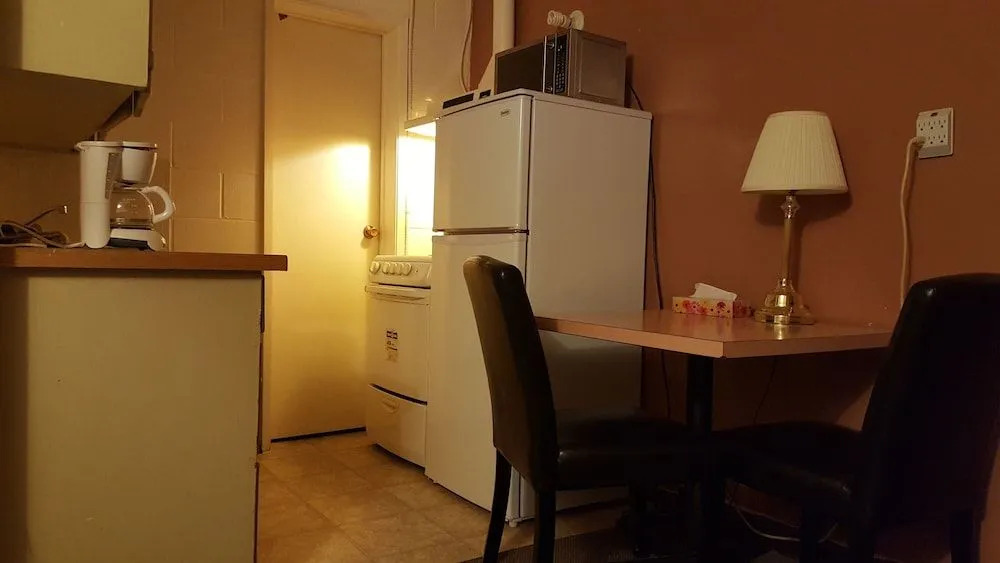 Centennial Motel