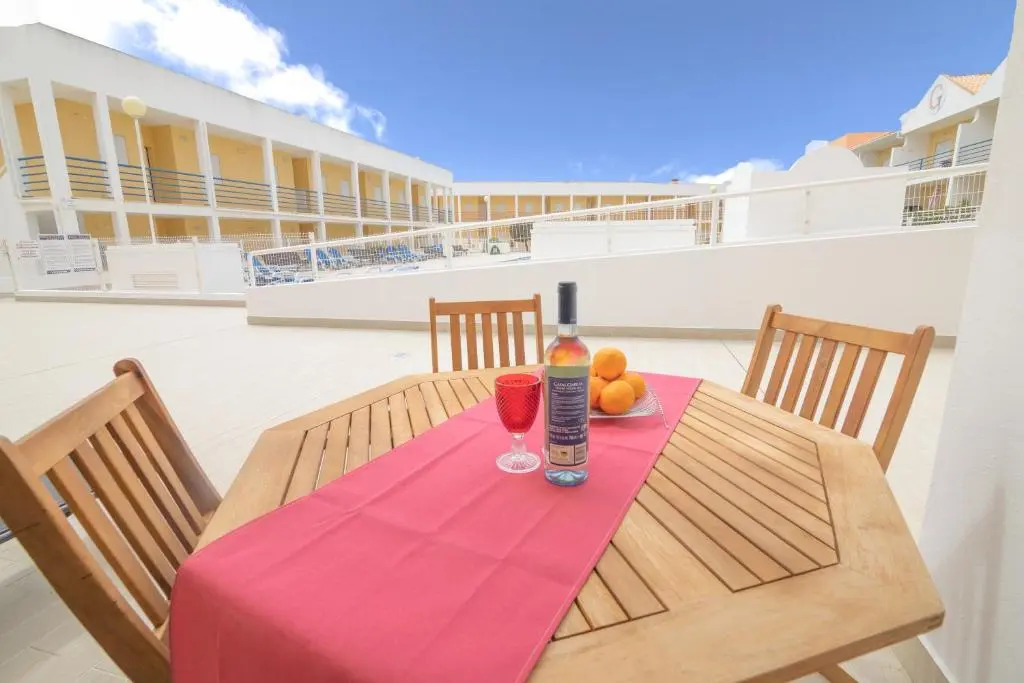 2 Bedroom & 2 Bathroom, pool, playground, air con, parking, wifi, netflix