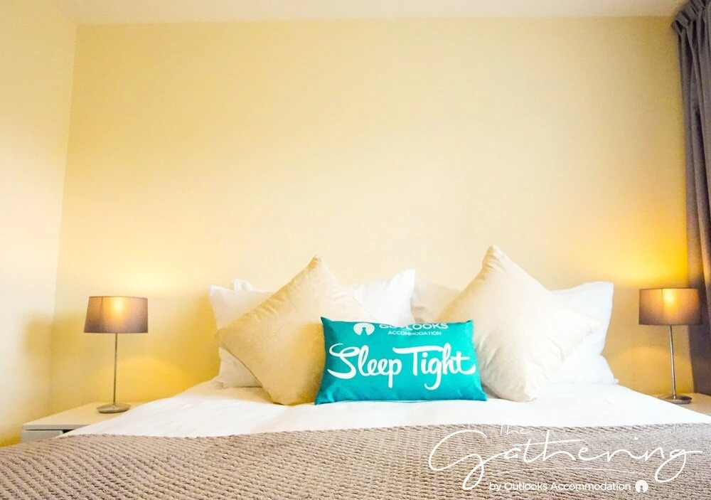 The Gathering Chester 3 Sleeps 14 Very Close to City Centre Racecourse Within Walls