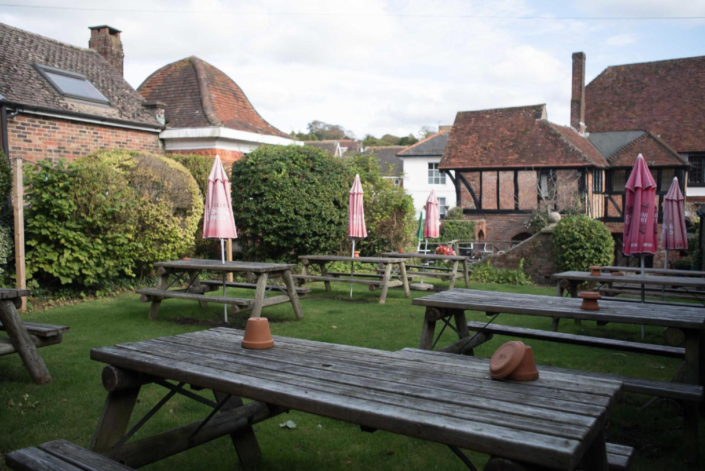 Village House Hotel - Inn