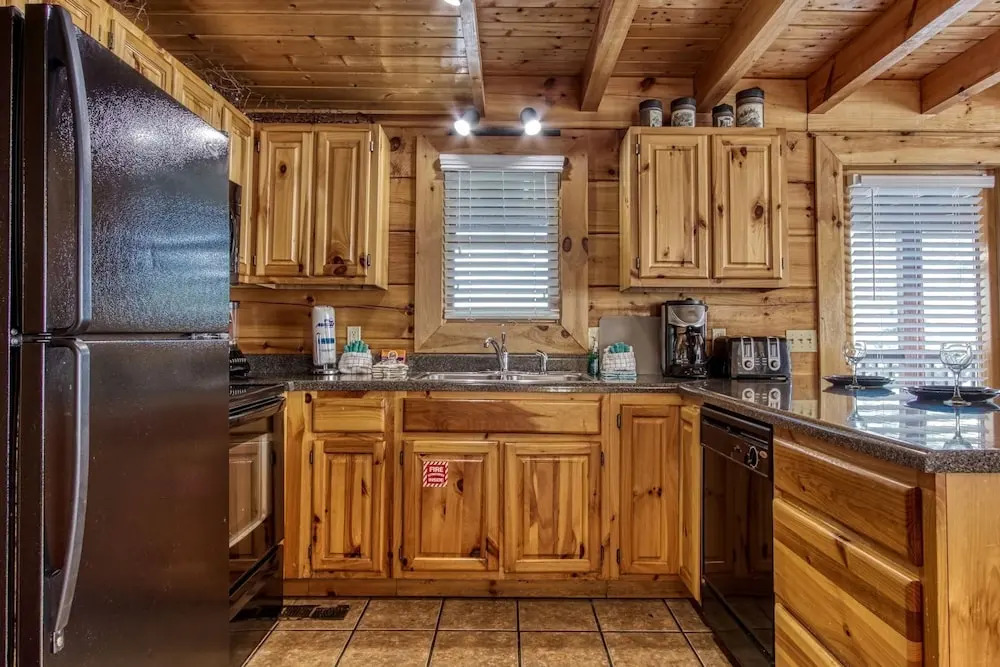 ERN864 - The Cedars - Great Location! Close To All The Action! cabin