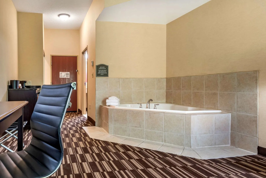 Best Western PLUS Victor Inn & Suites