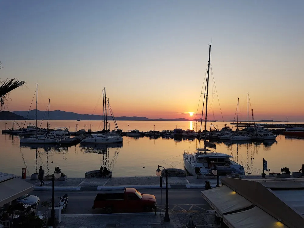 KYMA & HELIOS Deluxe Suites with Hot Tub at AmazeU Suites Naxos
