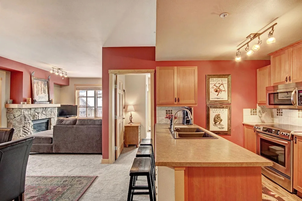 Luxury Remodeled Passage Point Condo - Short Walk to Lifts - Heart of Center Village - PP404 by Redawning