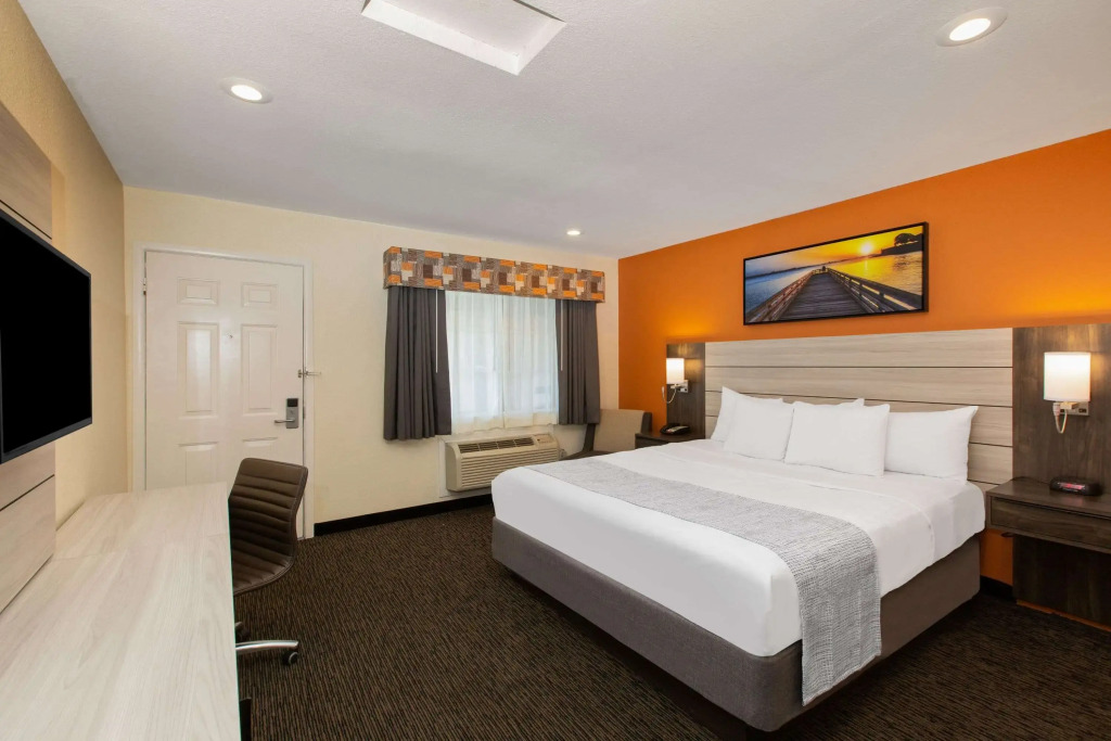 Days Inn by Wyndham Monterey-Fishermans Wharf Aquarium