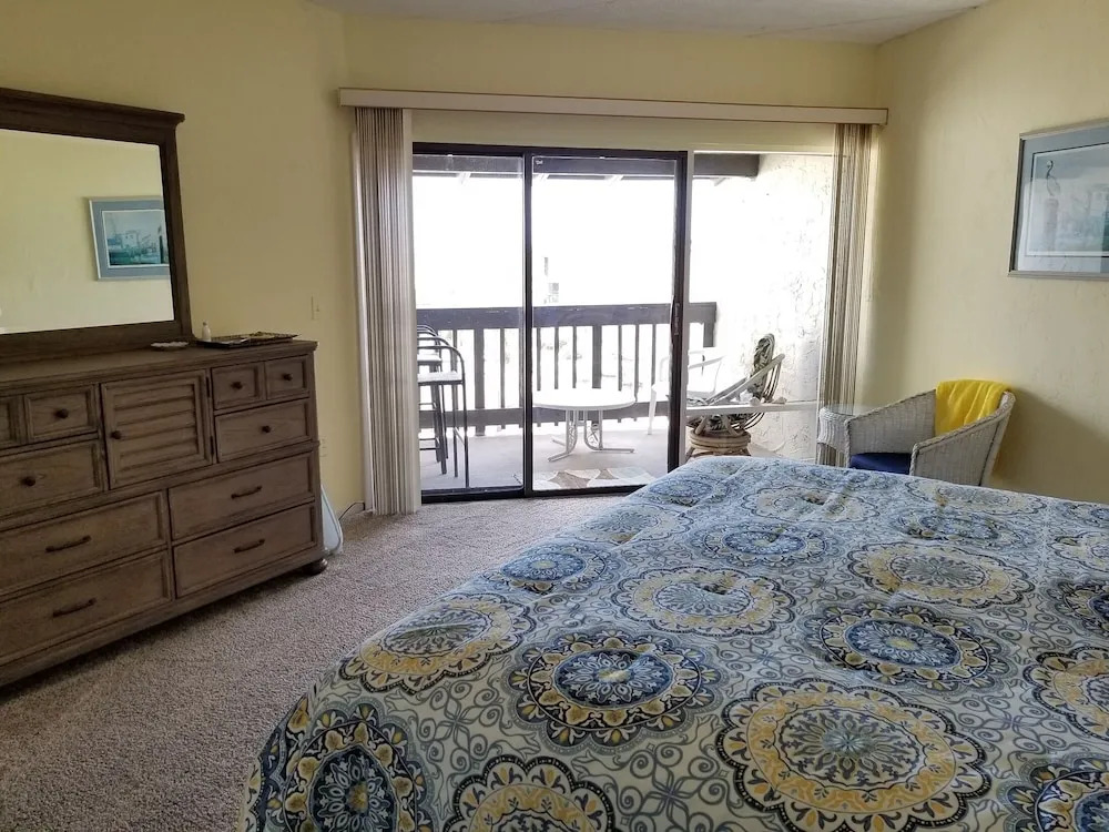 Island House D224 Condo