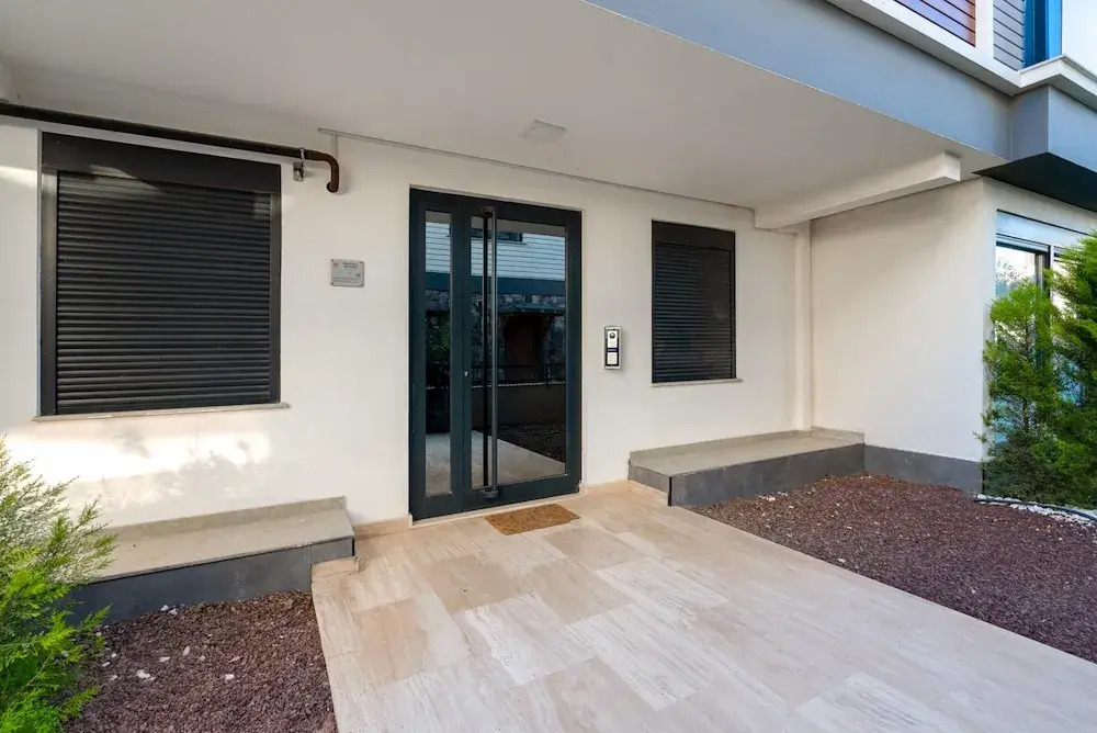 Duplex w Balcony Terrace 5 min to Beach