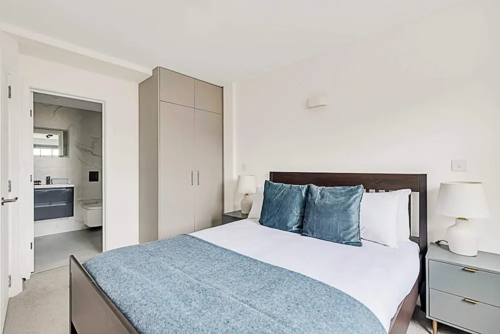 Sunny 2-bed Gem in Chiswick
