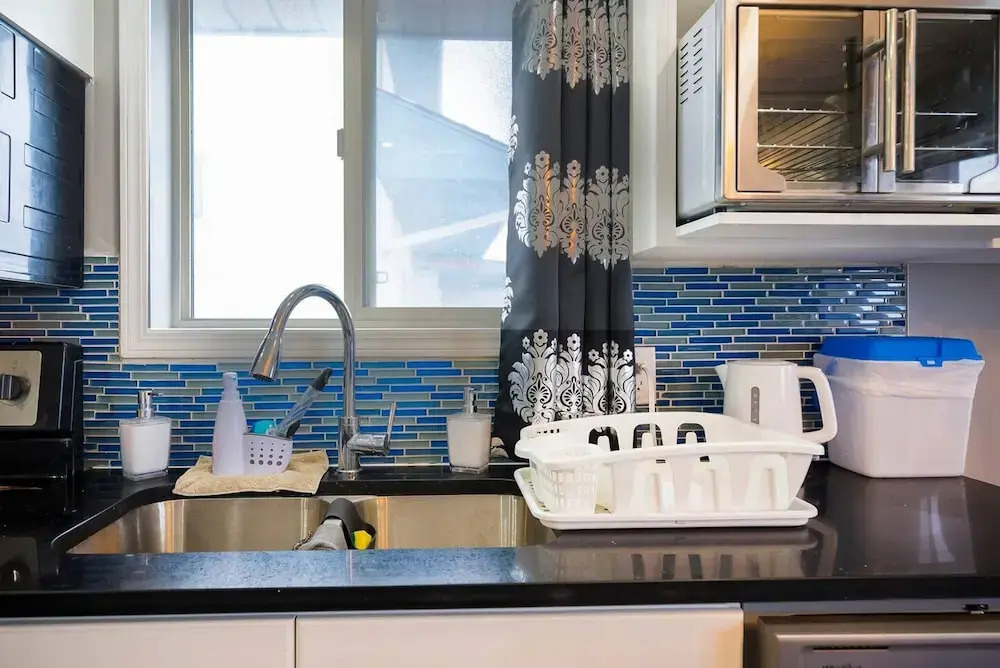 240 Spacious Modern Home w AC