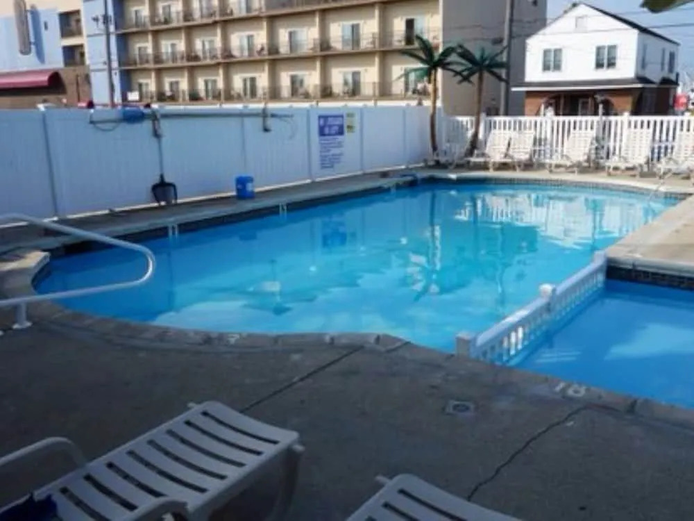Island Breeze Motel