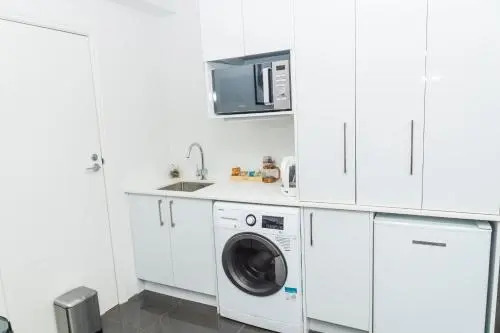 Auckland Centre Studio w/ Pool and Gym