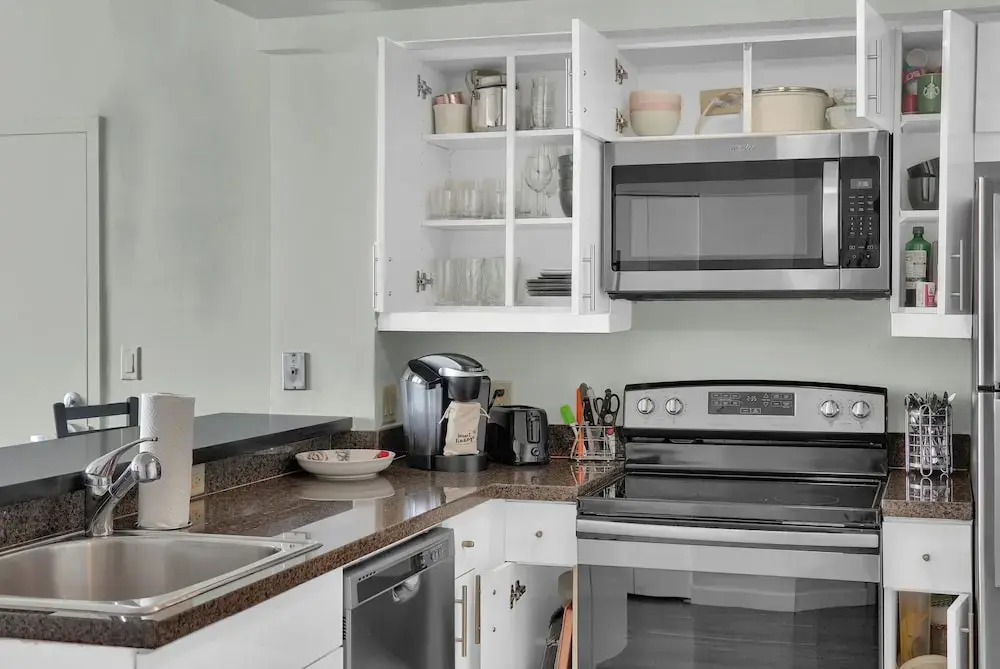 Spectacular Bay View 1bd 2baths in Grove