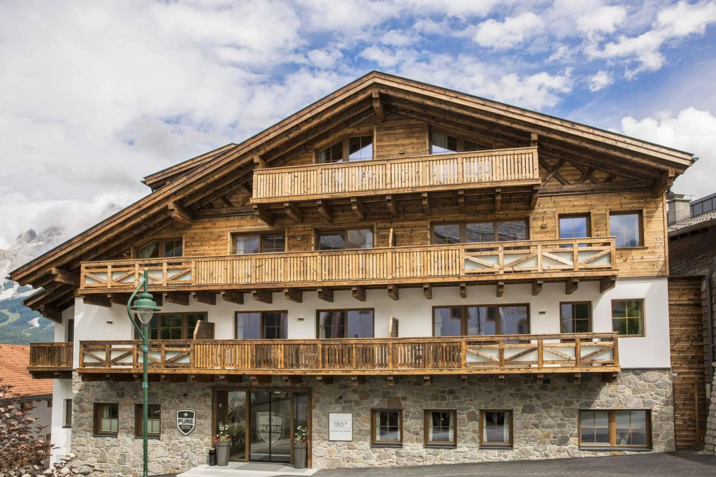 PUR Suites & Chalets