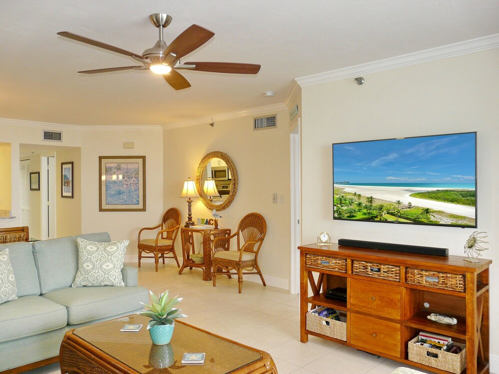 Beachfront Condo With Huge Views/pools/tennis/grills