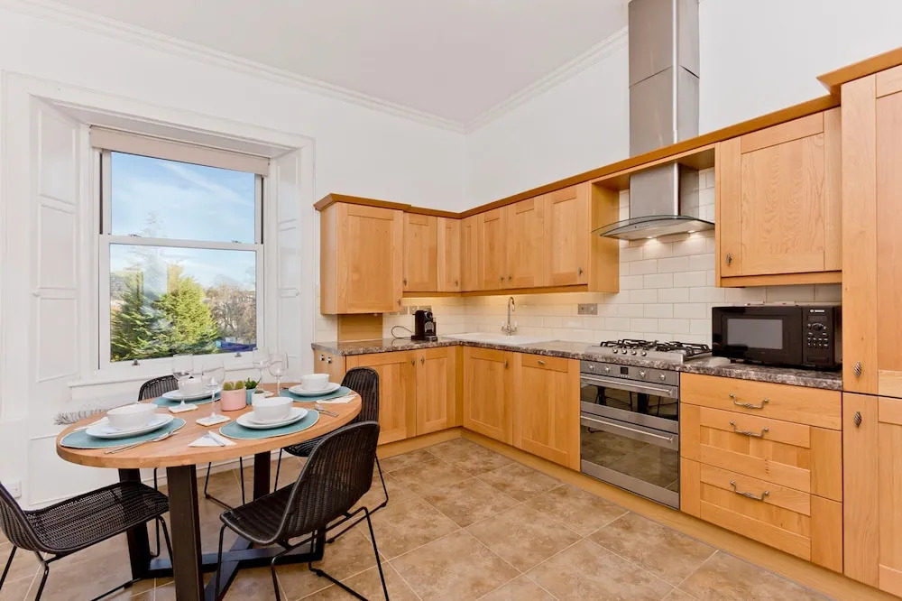 2 Bedroom Penthouse Apartment Sleeps 4