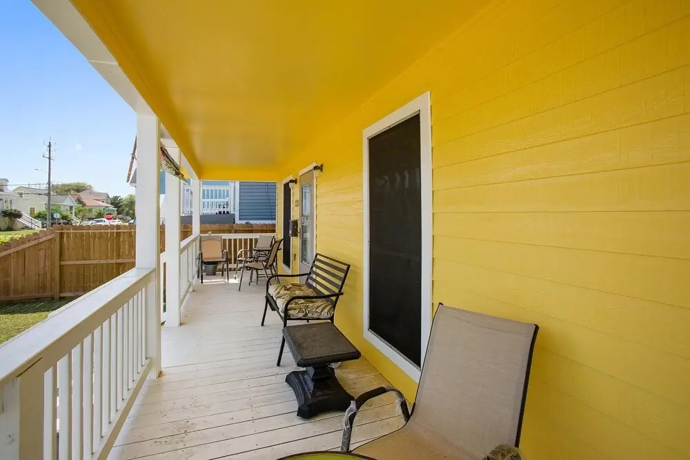 Beach - Lover Island Getway 4 Bedroom Home by Redawning